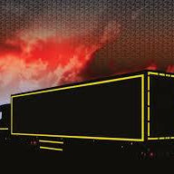 Camión rojo con remolque negro y cinta reflectante amarilla 3M obligatorio al atardecer