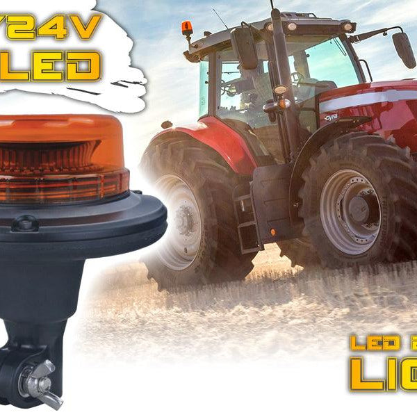 Luz LED rotativa agrícola 12V/24V sobre fondo de tractor rojo en campo arado al atardecer