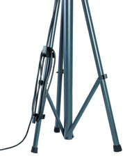 Base metálica en trípode con cable eléctrico enrollado y patas con topes de goma