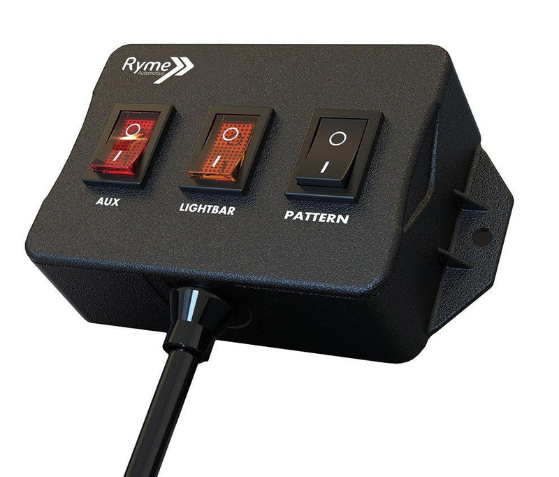 Panel de controles Ryme Automotive con tres interruptores para AUX, Lightbar y Pattern en carcasa negra