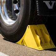 Calzo de Rueda R560 DIN 76051 | Plástico Amarillo, 470x224x200 mm, con Pletina Metálica Antideslizante | Seguridad para Camiones y Vehículos Industriales - Autowin24