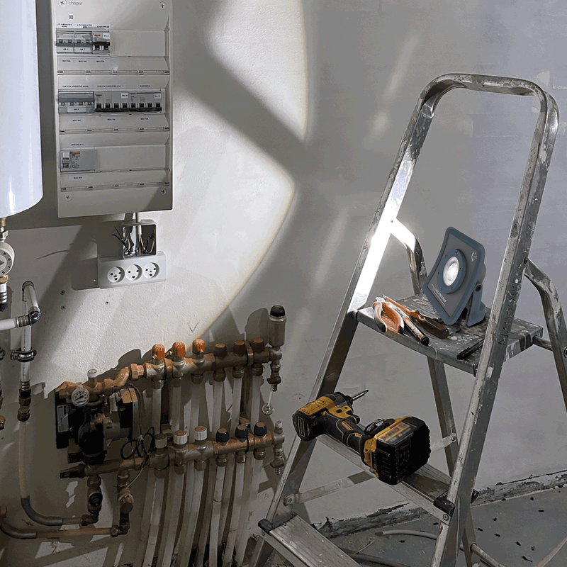 Foco de Trabajo LED NOVA R – Iluminación Compacta y Recargable - Autowin24