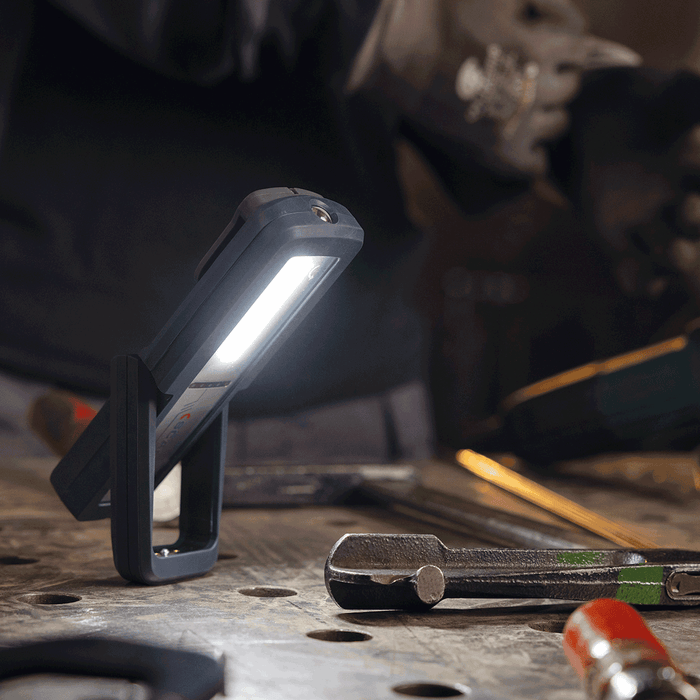 UNIFORM Work Lamp – Power and Autonomy for Professionals