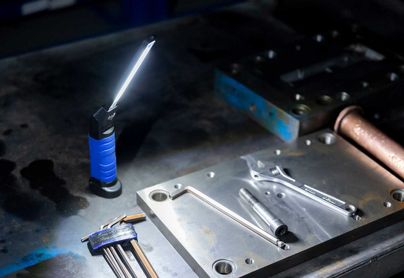 Lámpara de Trabajo LED 600 Lúmenes | Base Magnética y Resistente